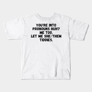 Oh, vous aimez les pronoms, hein ? Moi aussi, laissez-moi elle / eux Tiddies Kids T-Shirt